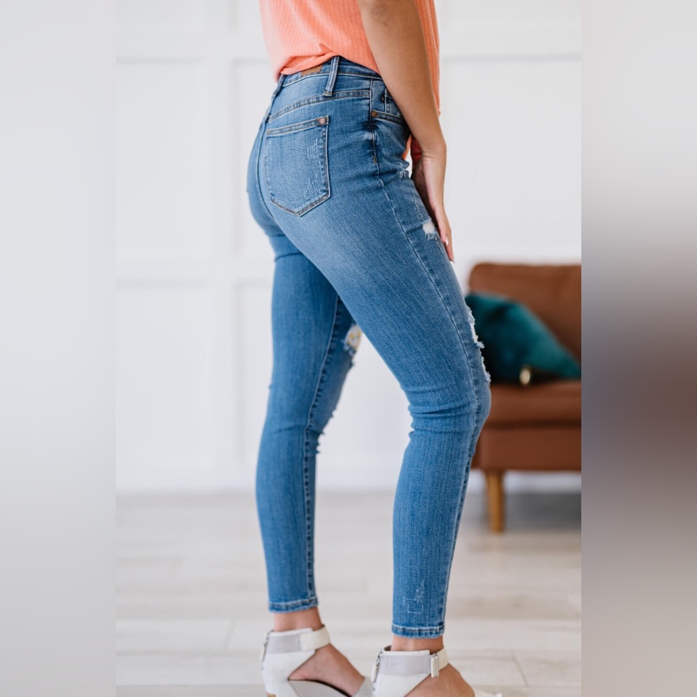 FINAL CALL🚨Judy Blue Lemon Print Lined Skinny Jeans - Picture 6 of 10